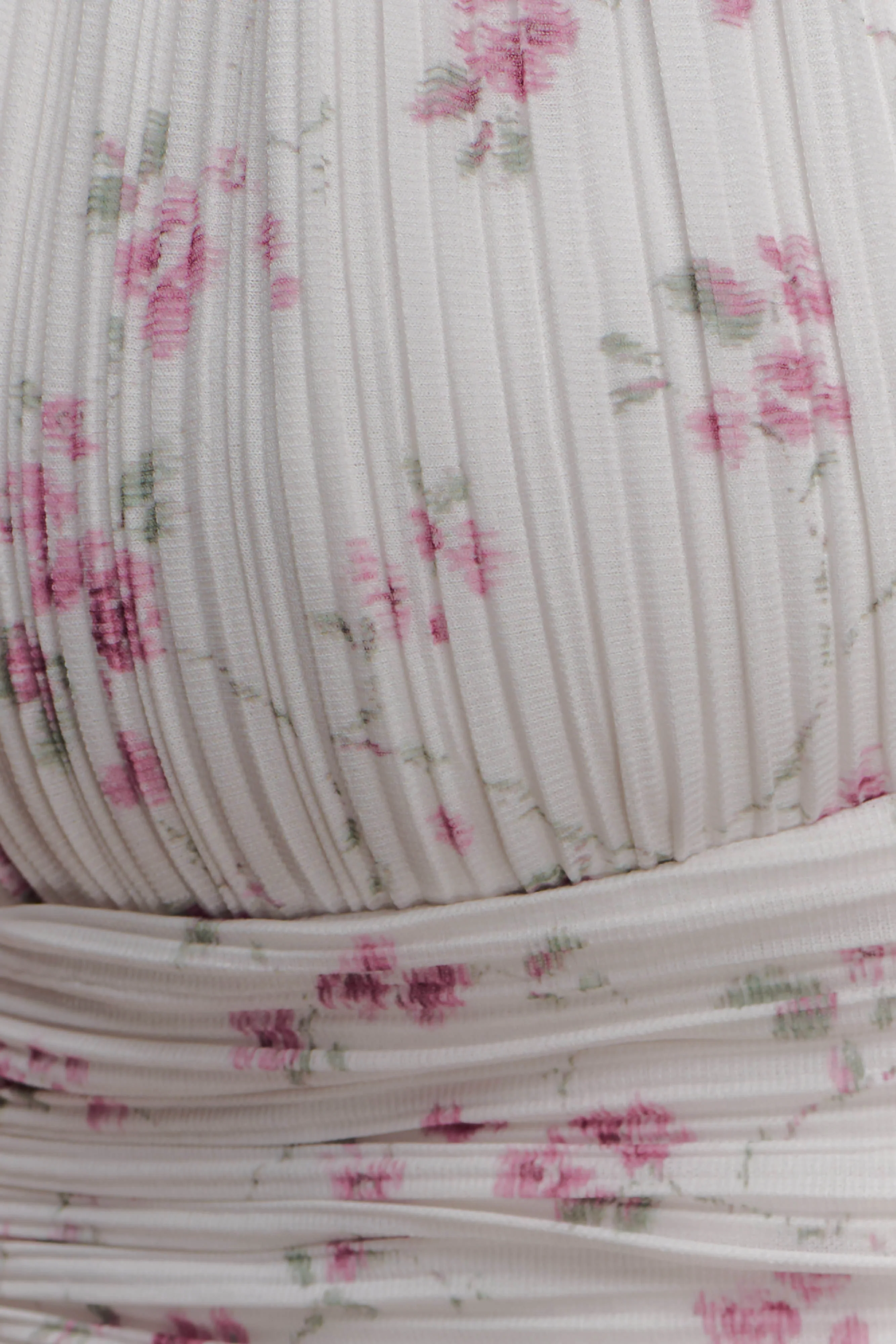 Amaris Sleeveless Plisse Halter Top - Floral Ditsy Print - Image 8