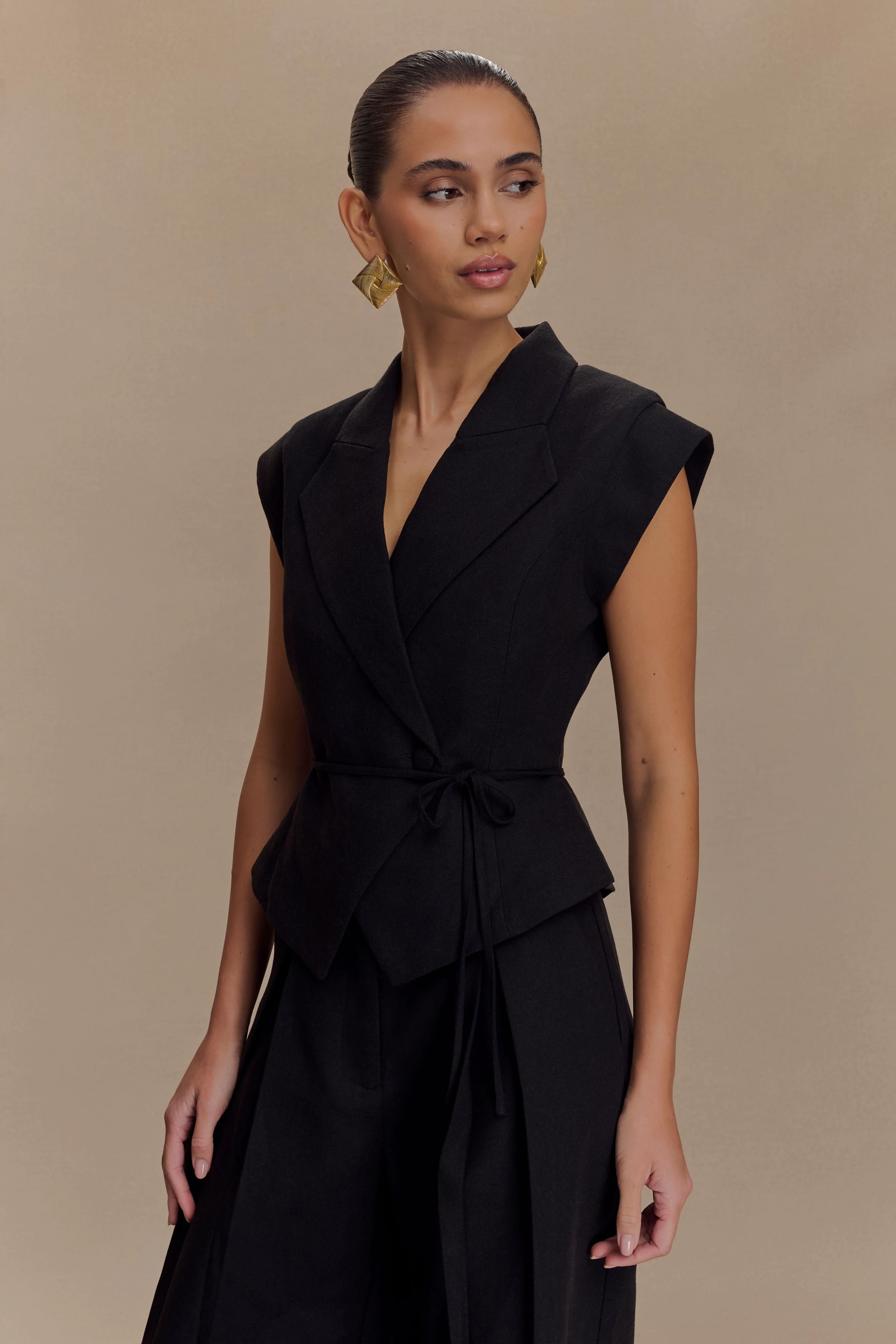 Andina Shortsleeve Linen Top - Black - Image 5